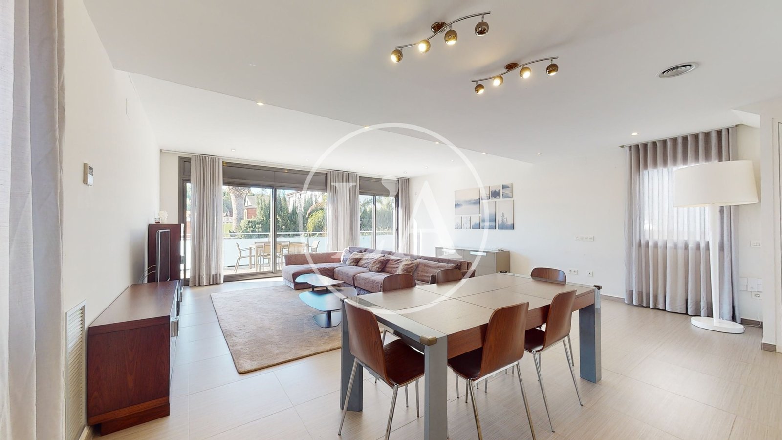 Chalet independiente con piscina Cambrils comedor