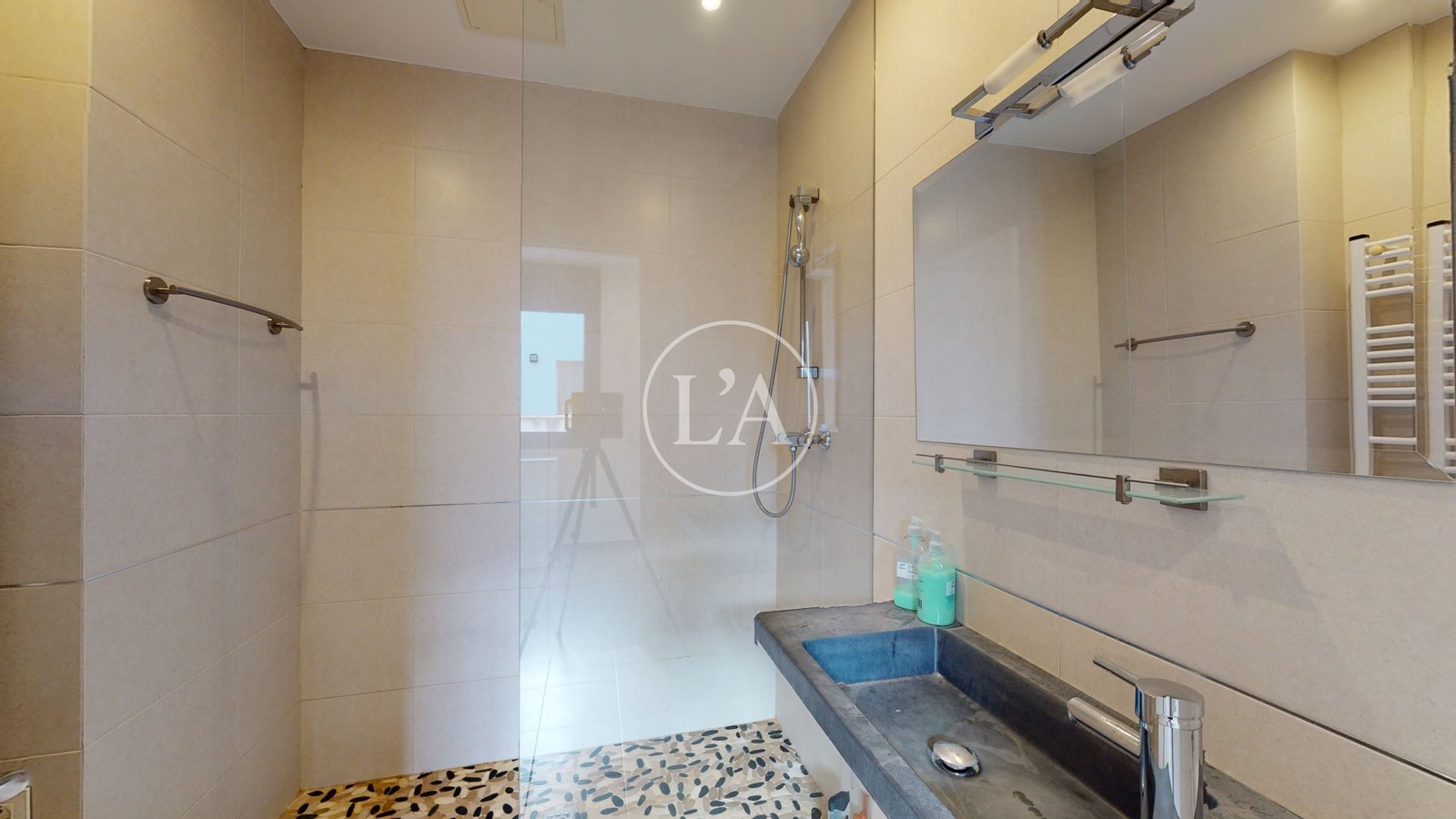 Chalet independiente con piscina Cambrils baño cortesía 2