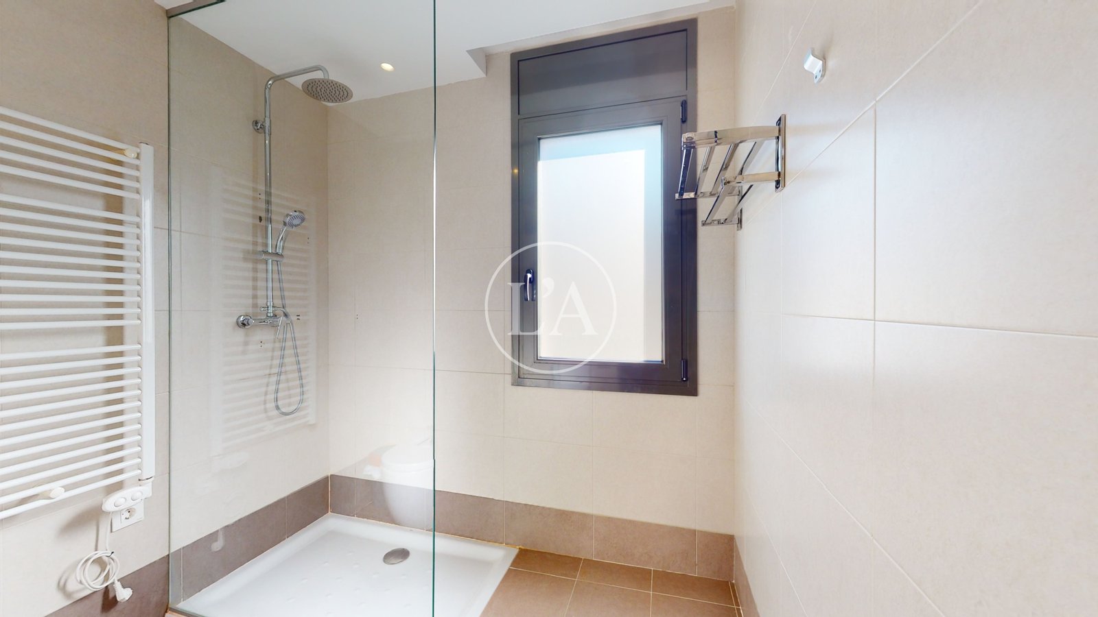 Chalet independiente con piscina Cambrils ducha suite