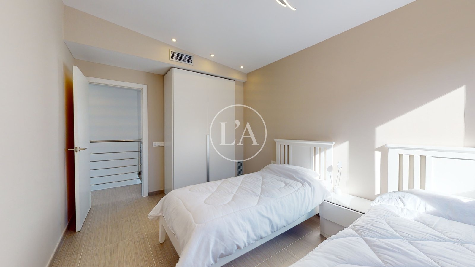 Chalet independiente con piscina Cambrils dormitorio niños