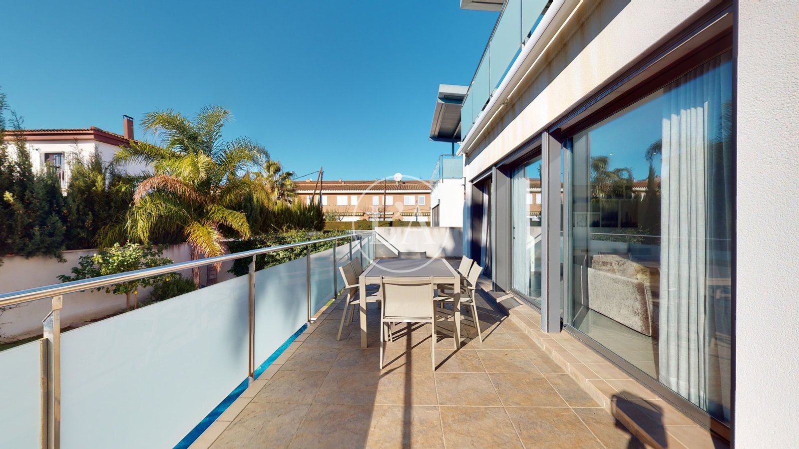 Chalet independiente con piscina Cambrils mesa exterior