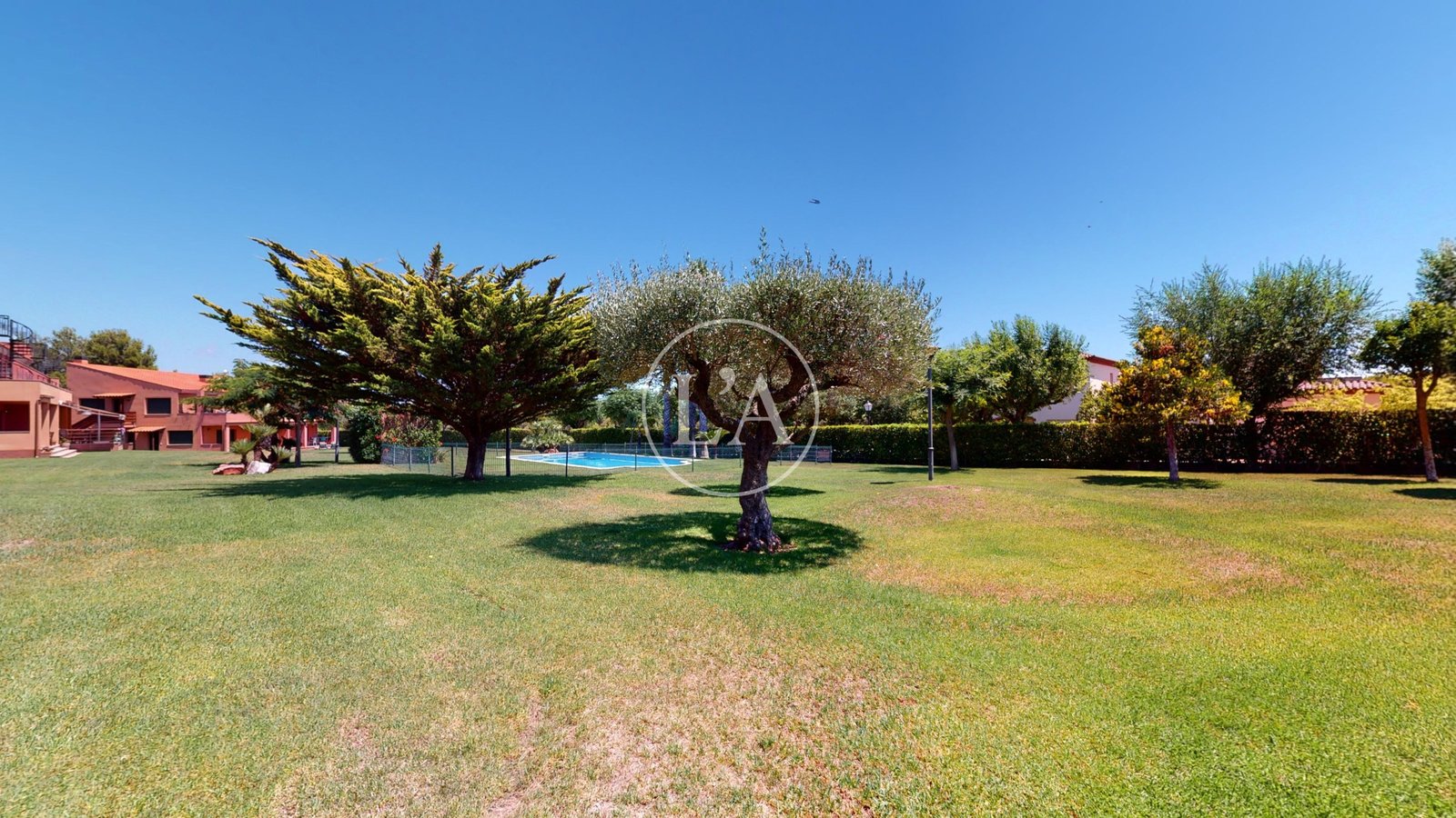 Casa Golf Bonmont jardín comunitario