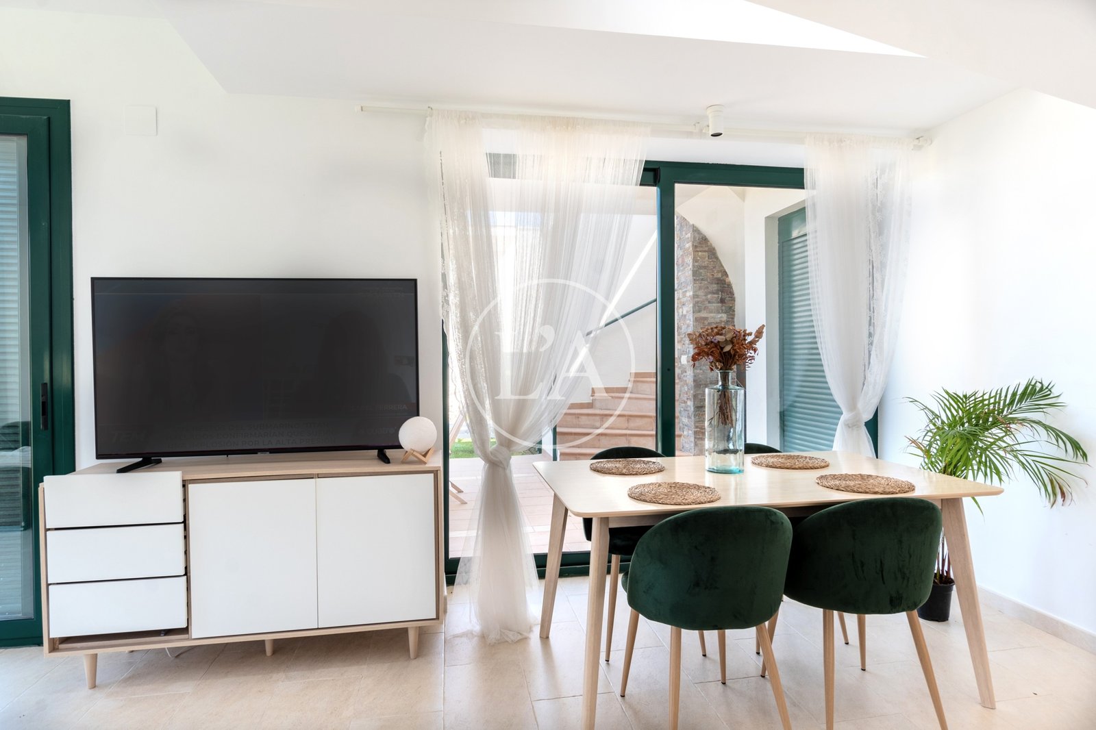 Casa-pareada-Bonmont-comedor