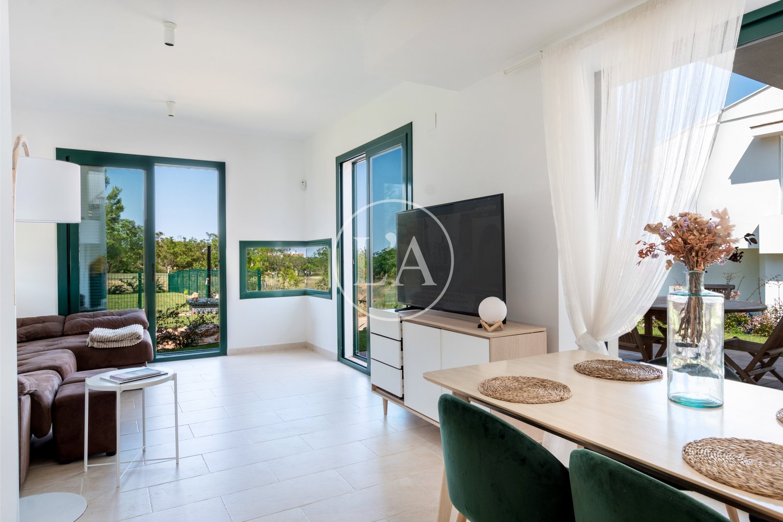 Casa-pareada-Bonmont-comedor-cocina