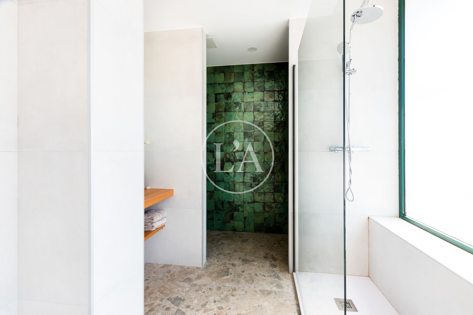 Casa-pareada-Bonmont-ducha-suite