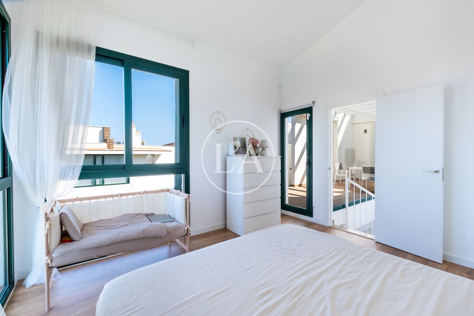Casa-pareada-Bonmont-habitacion-suite