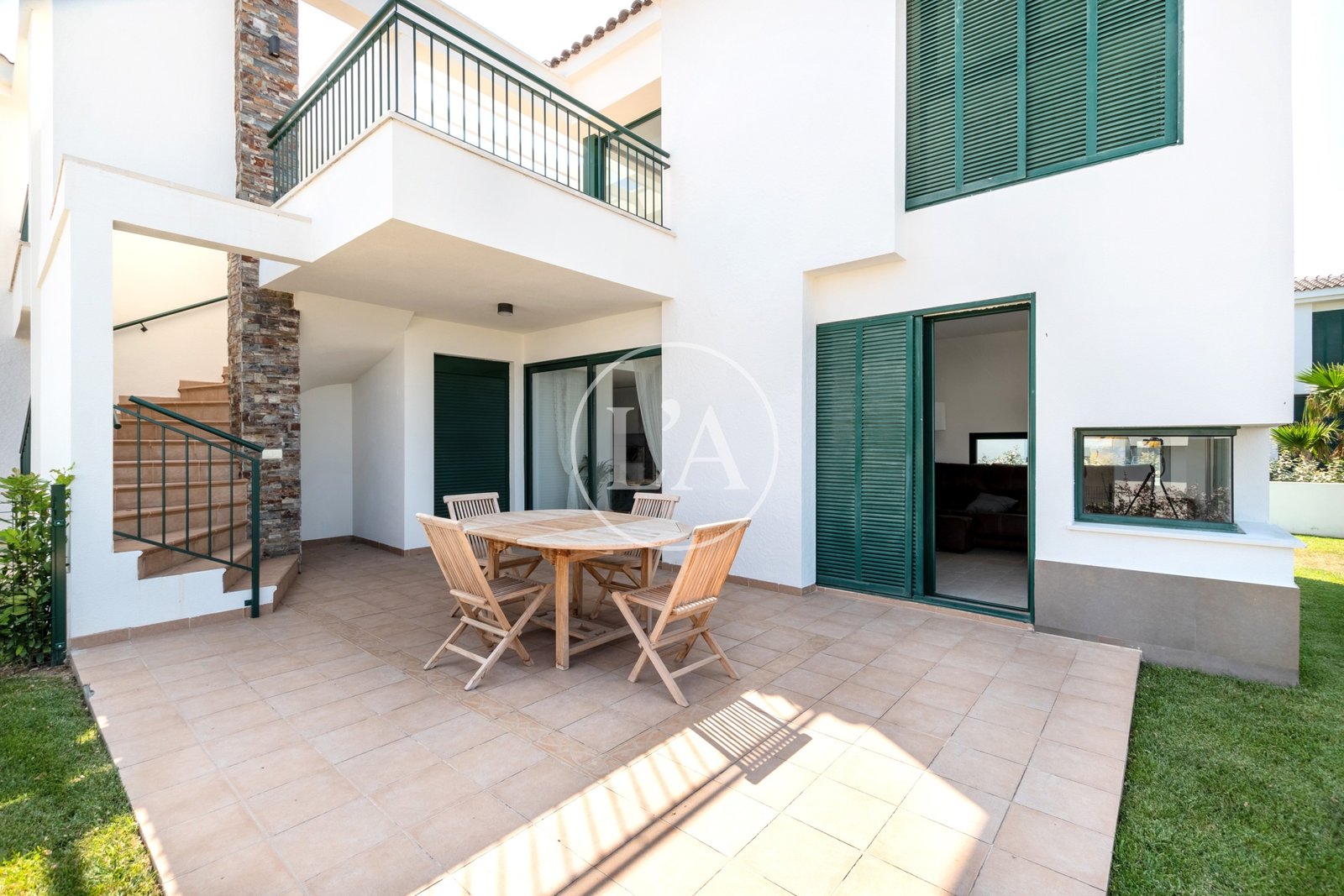 Casa-pareada-Bonmont-jardin-privado