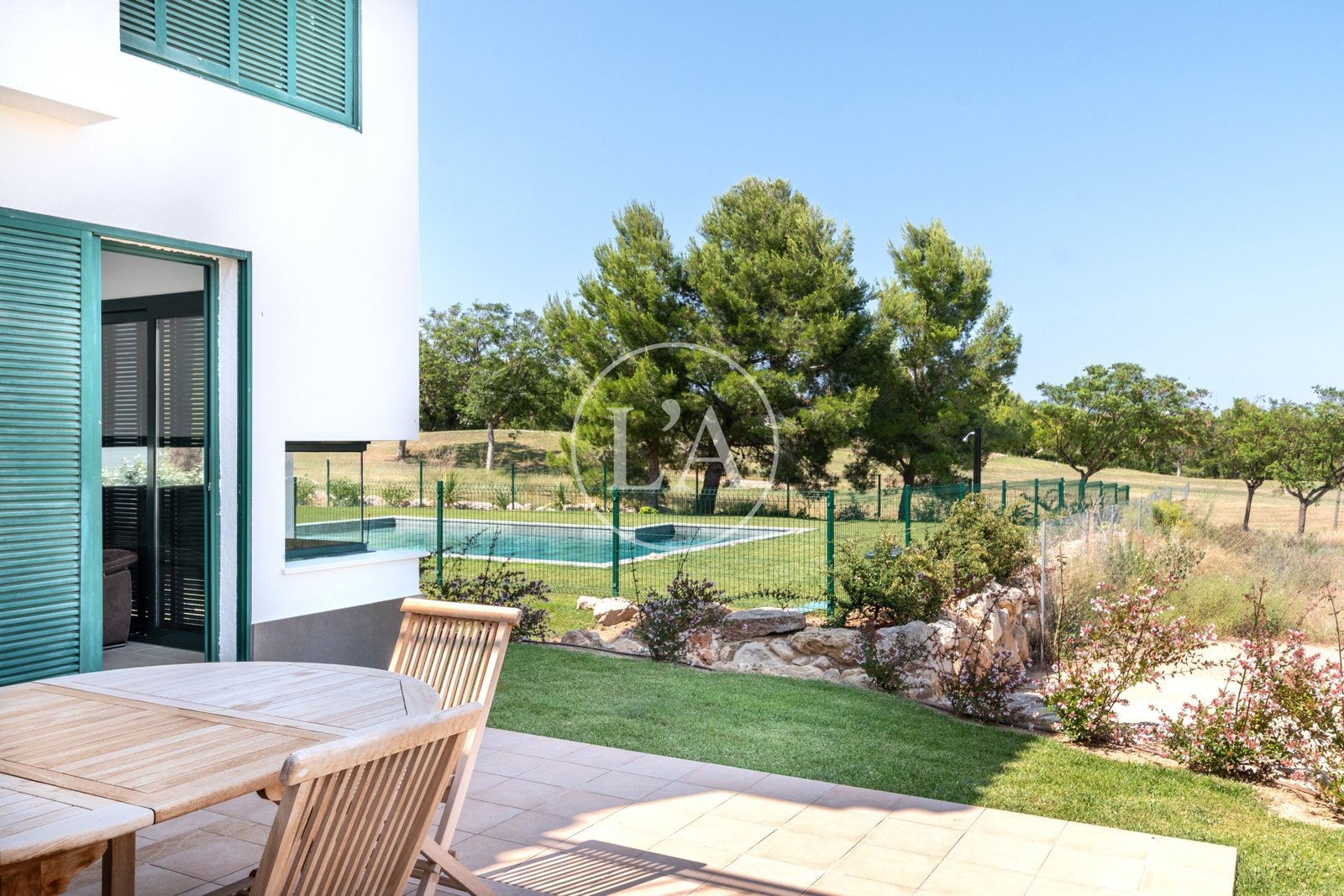 Casa-pareada-Bonmont-vistas-jardin