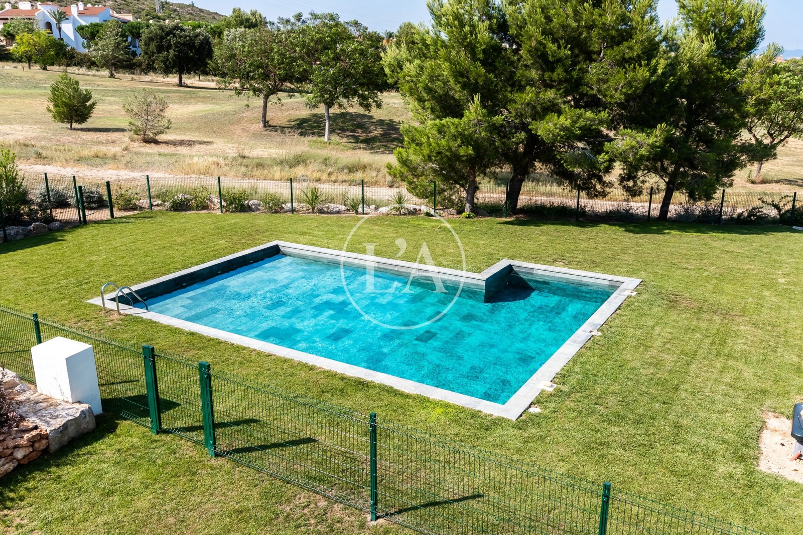 Casa-pareada-Bonmont-zona-comunitaria