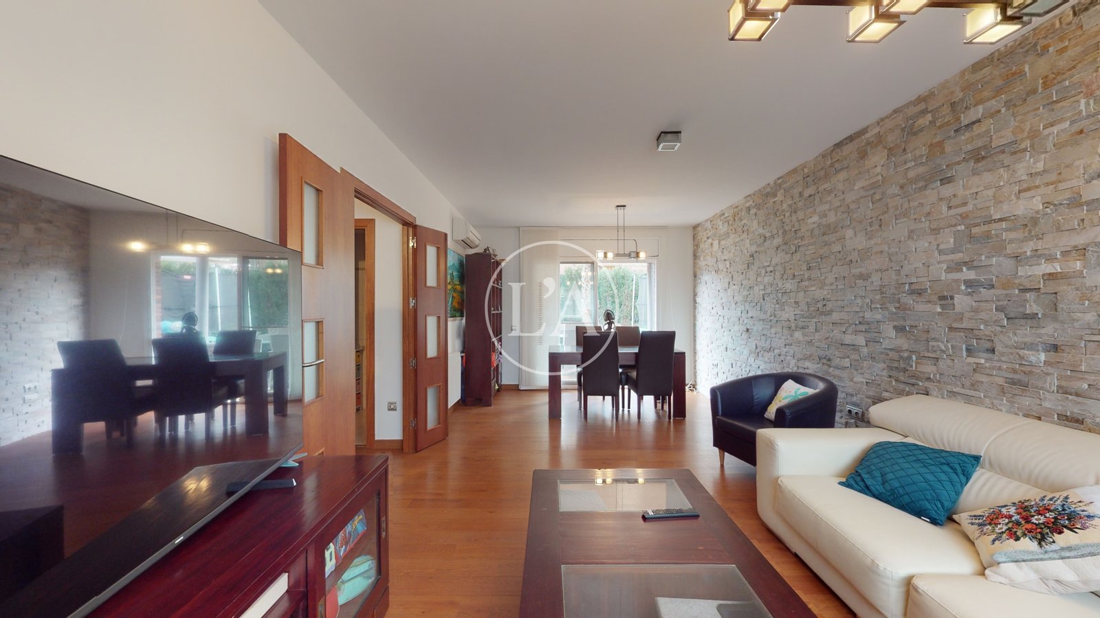 Chalet pareado Salou piscina sala de estar