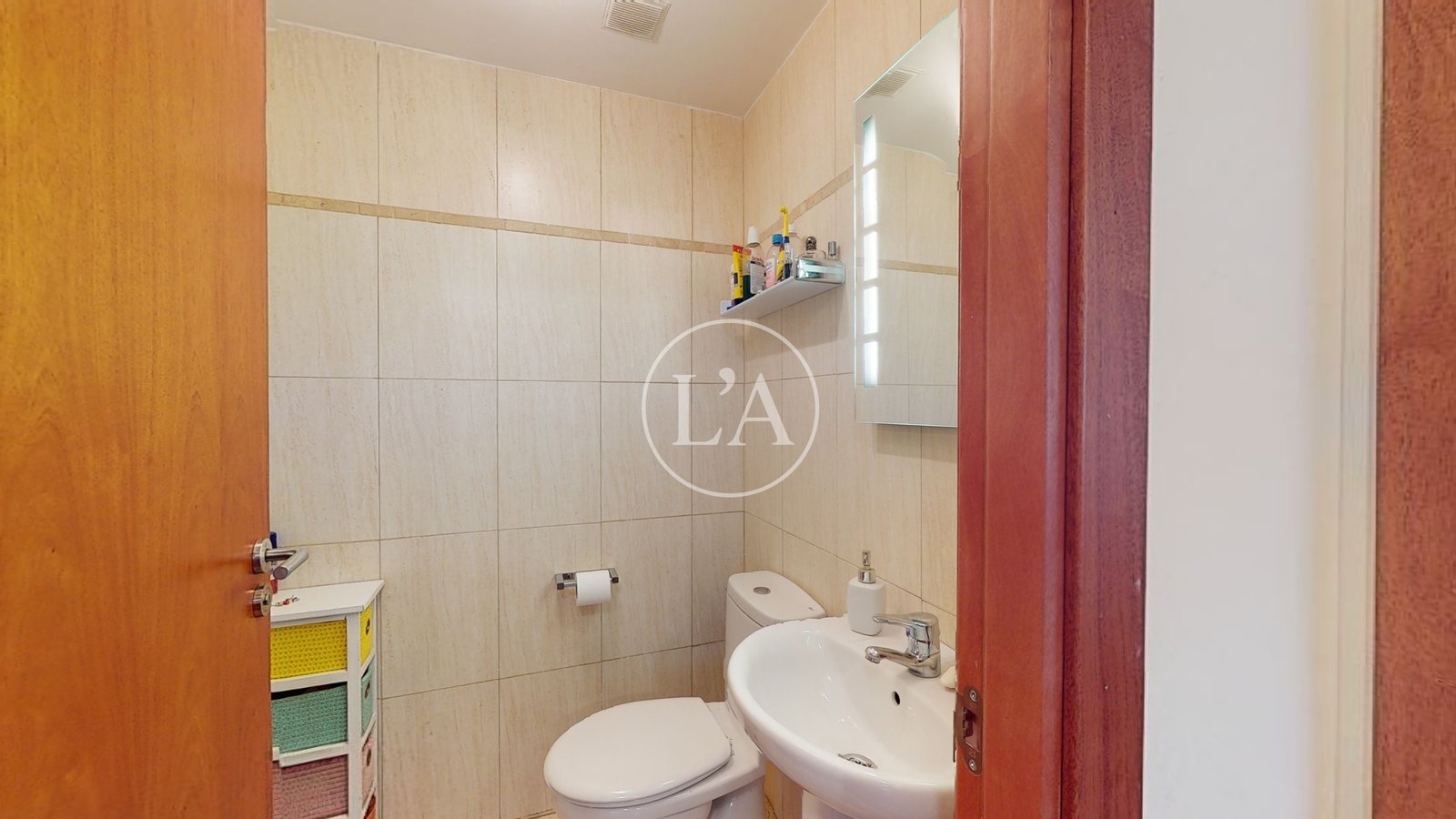 Chalet pareado Salou habitación baño cortesia