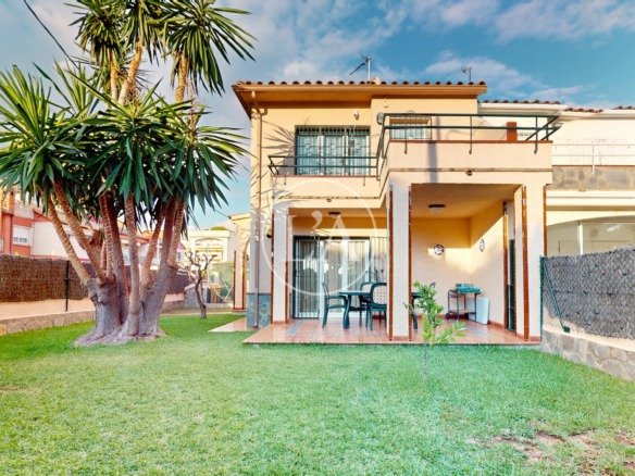 Casa pareada Cambrils Mediterrani fachada