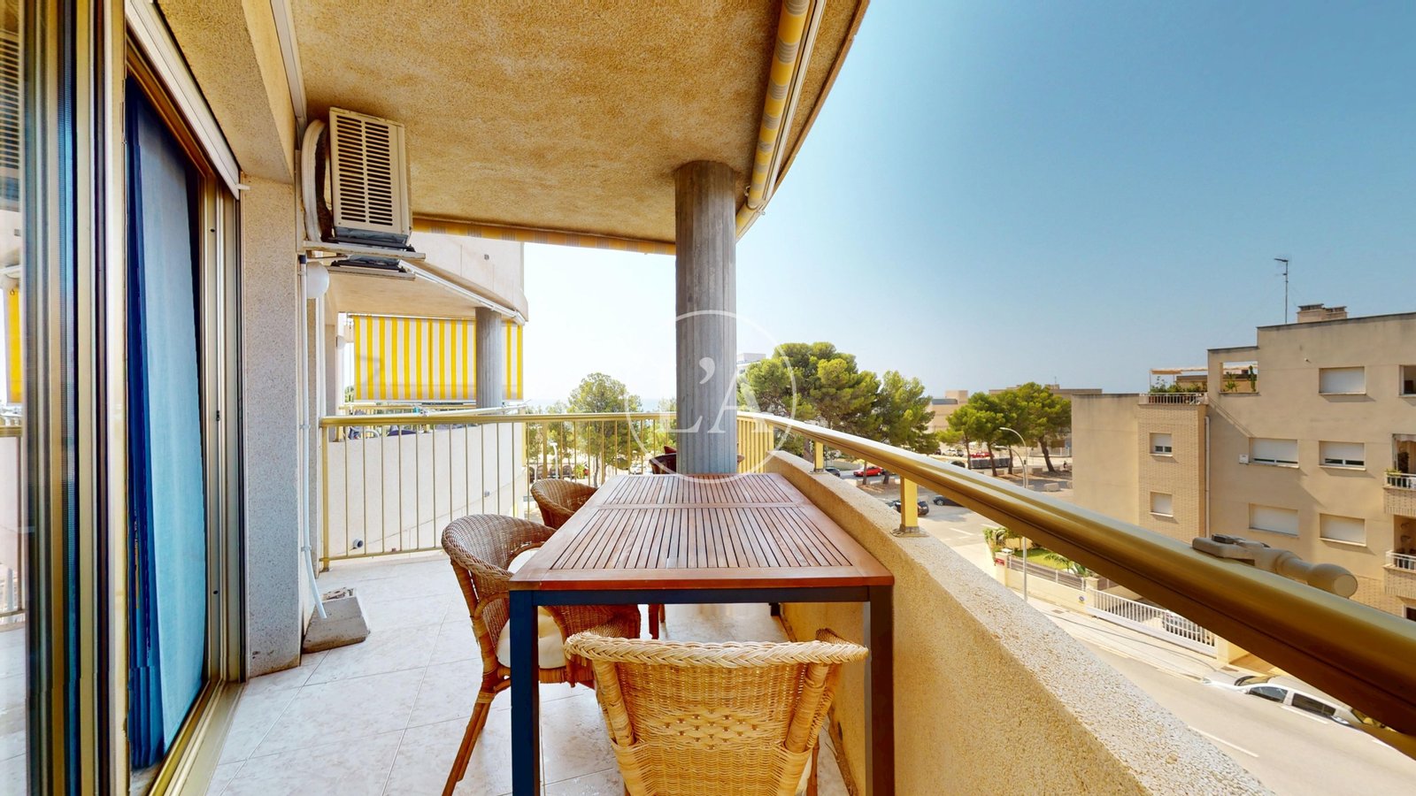 Apartamento Miami Playa mesa terraza