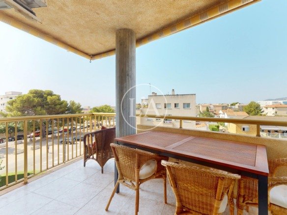 Apartamento Miami Playa mobiliario terraza