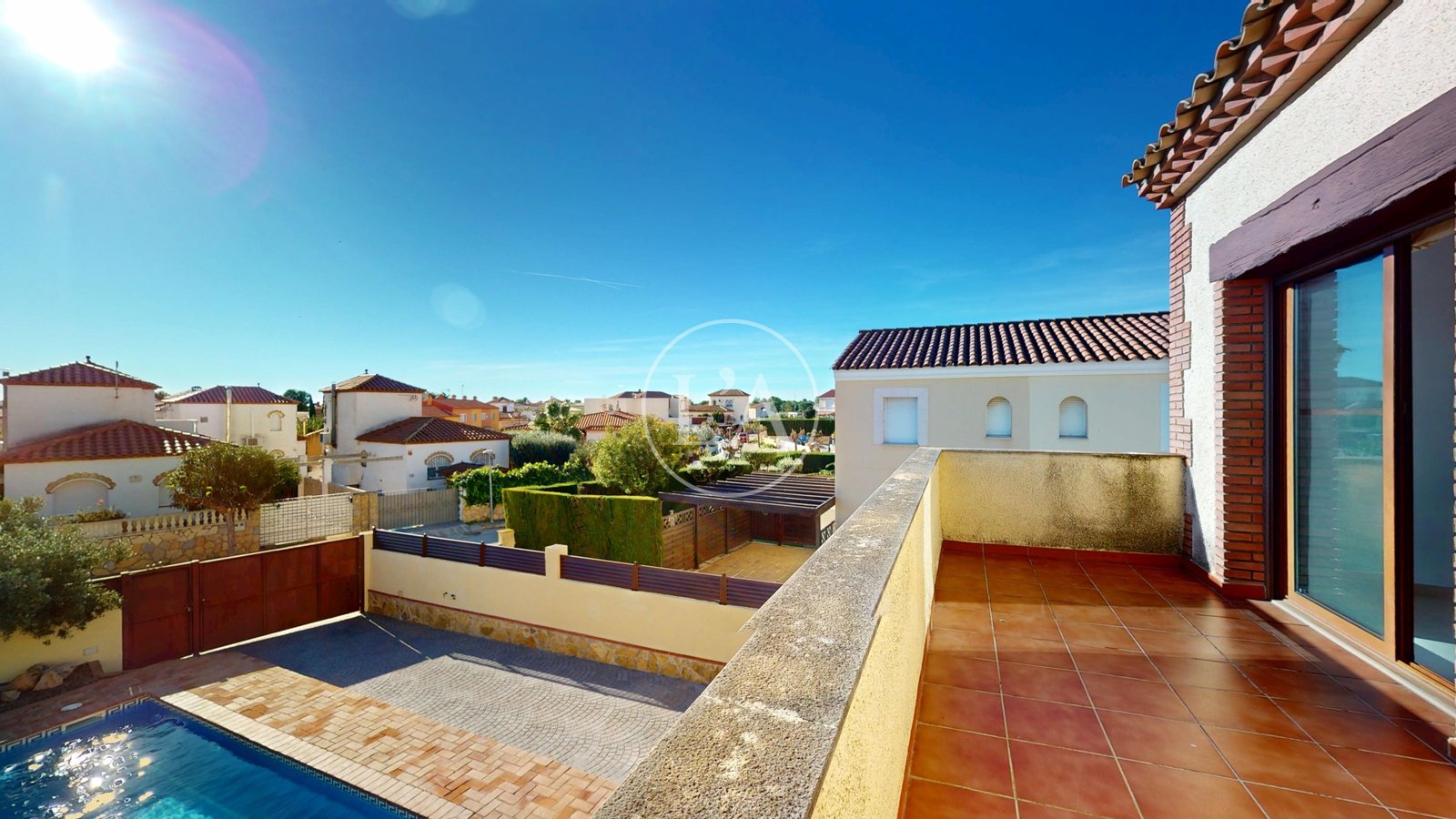 Casa con piscina y licencia turística terraza