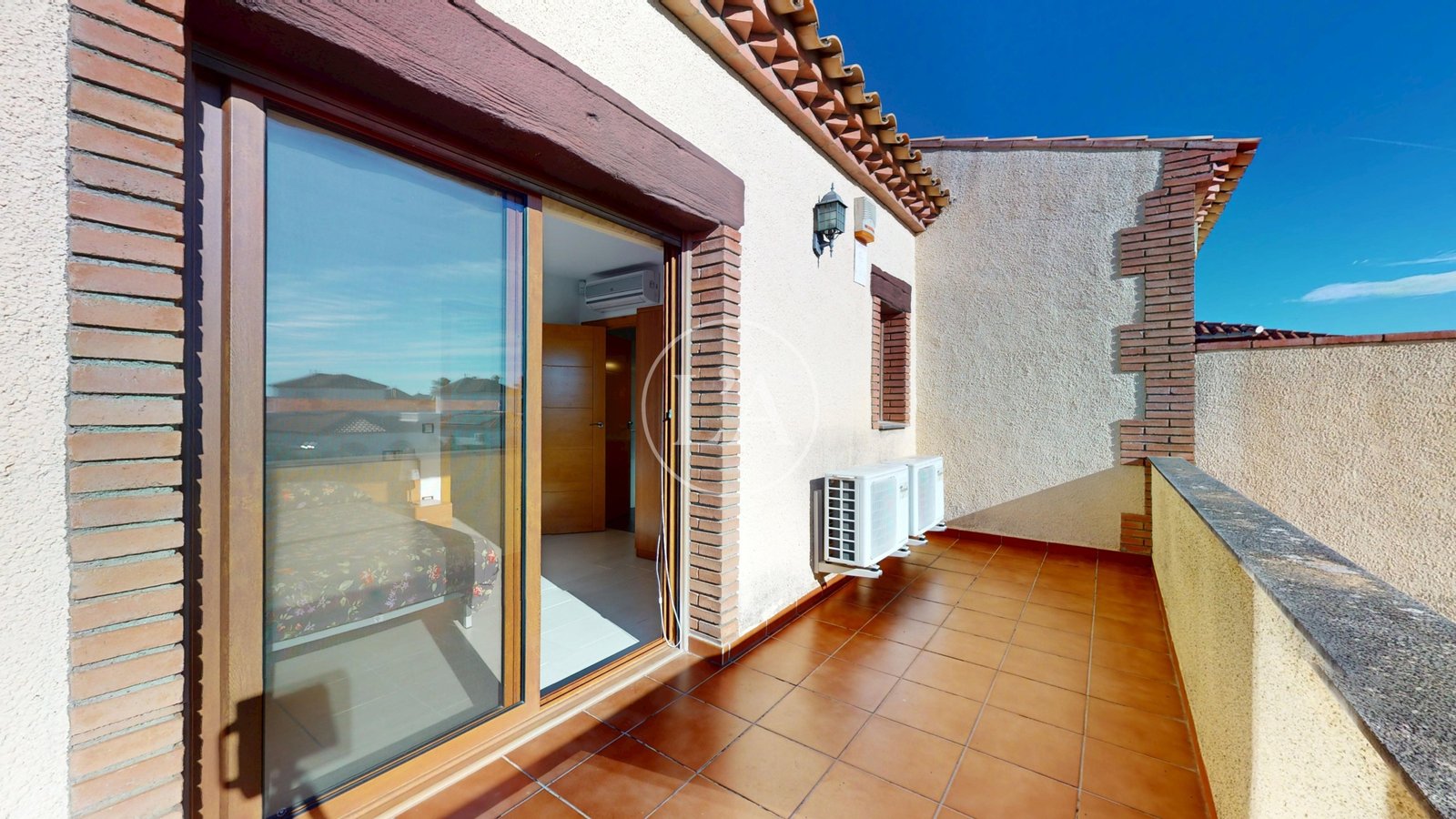 Casa con piscina y licencia turística salida terraza