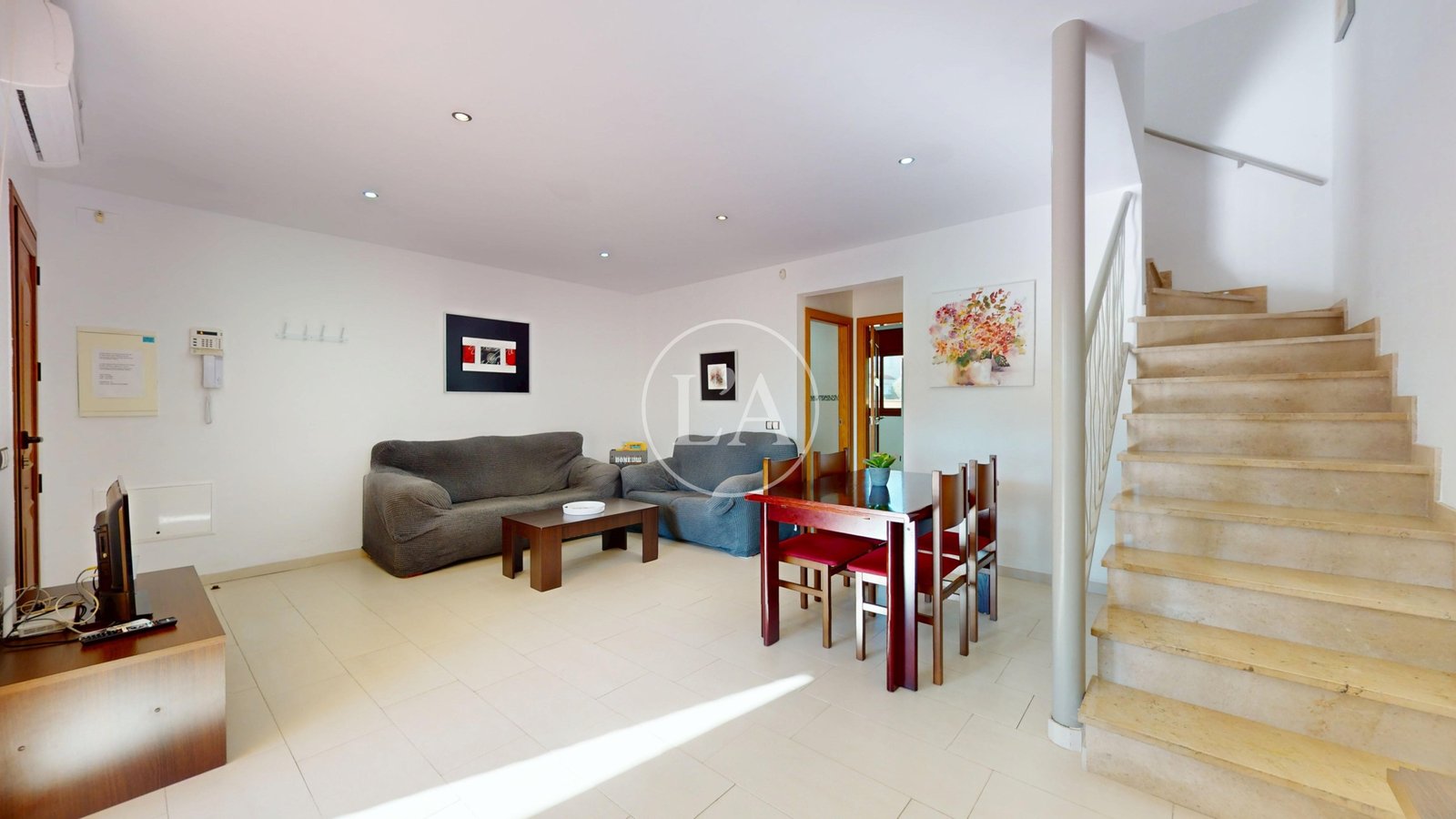 Casa con piscina y licencia turística salón