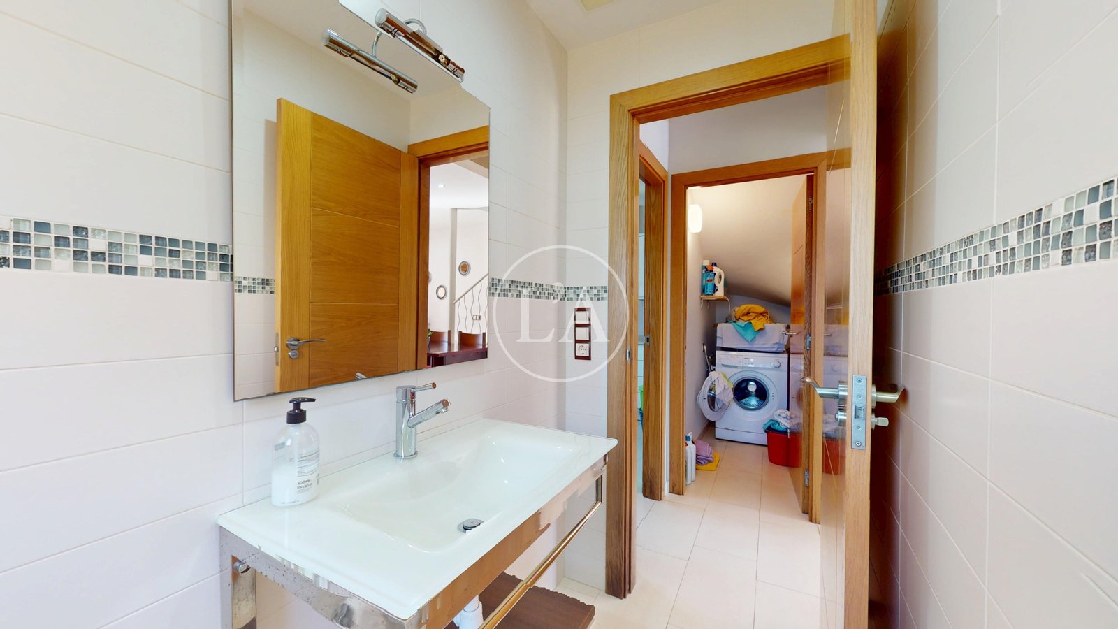 Casa con piscina y licencia turística baño de cortesía