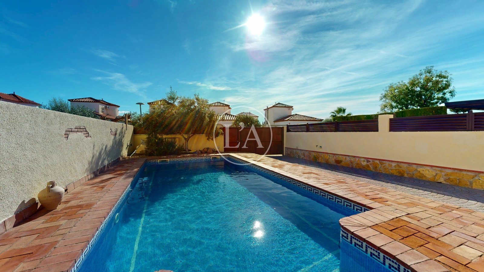 Casa con piscina y licencia turística piscina