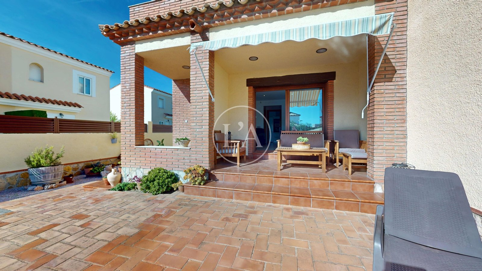 Casa con piscina y licencia turística porche