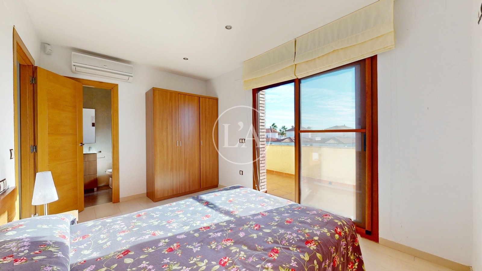 Casa con piscina y licencia turística cama suite