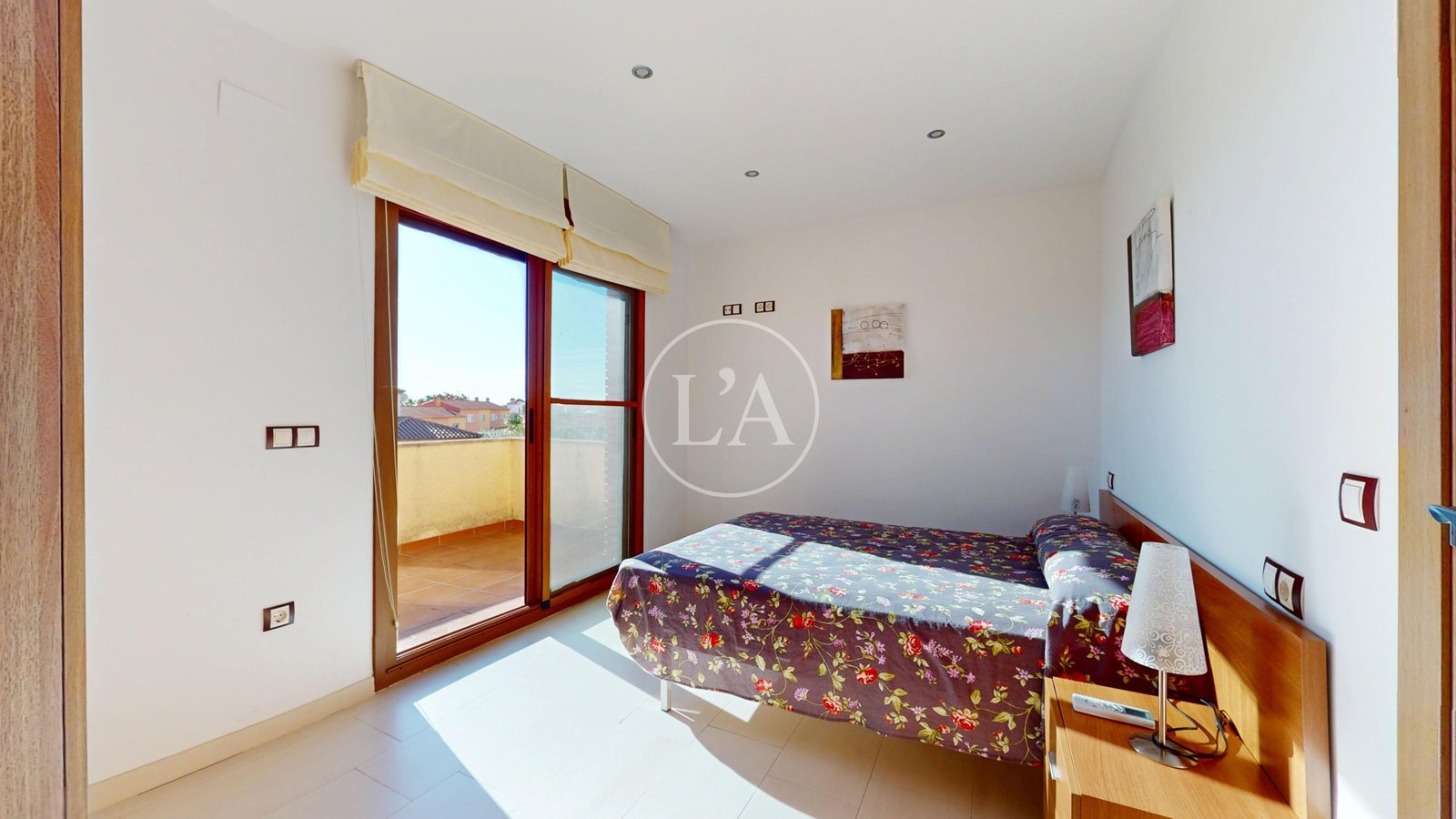 Casa con piscina y licencia turística salida terraza