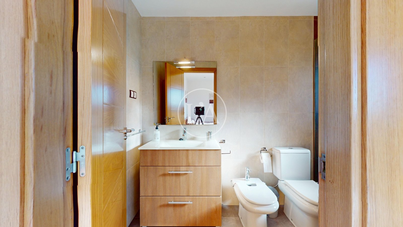 Casa con piscina y licencia turística baño suite