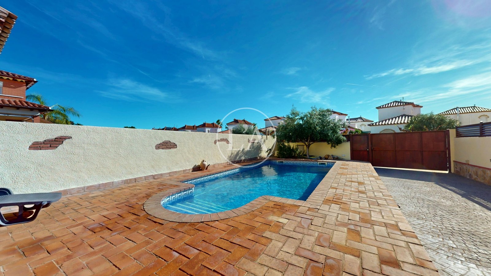 Casa con piscina y licencia turística piscina completa