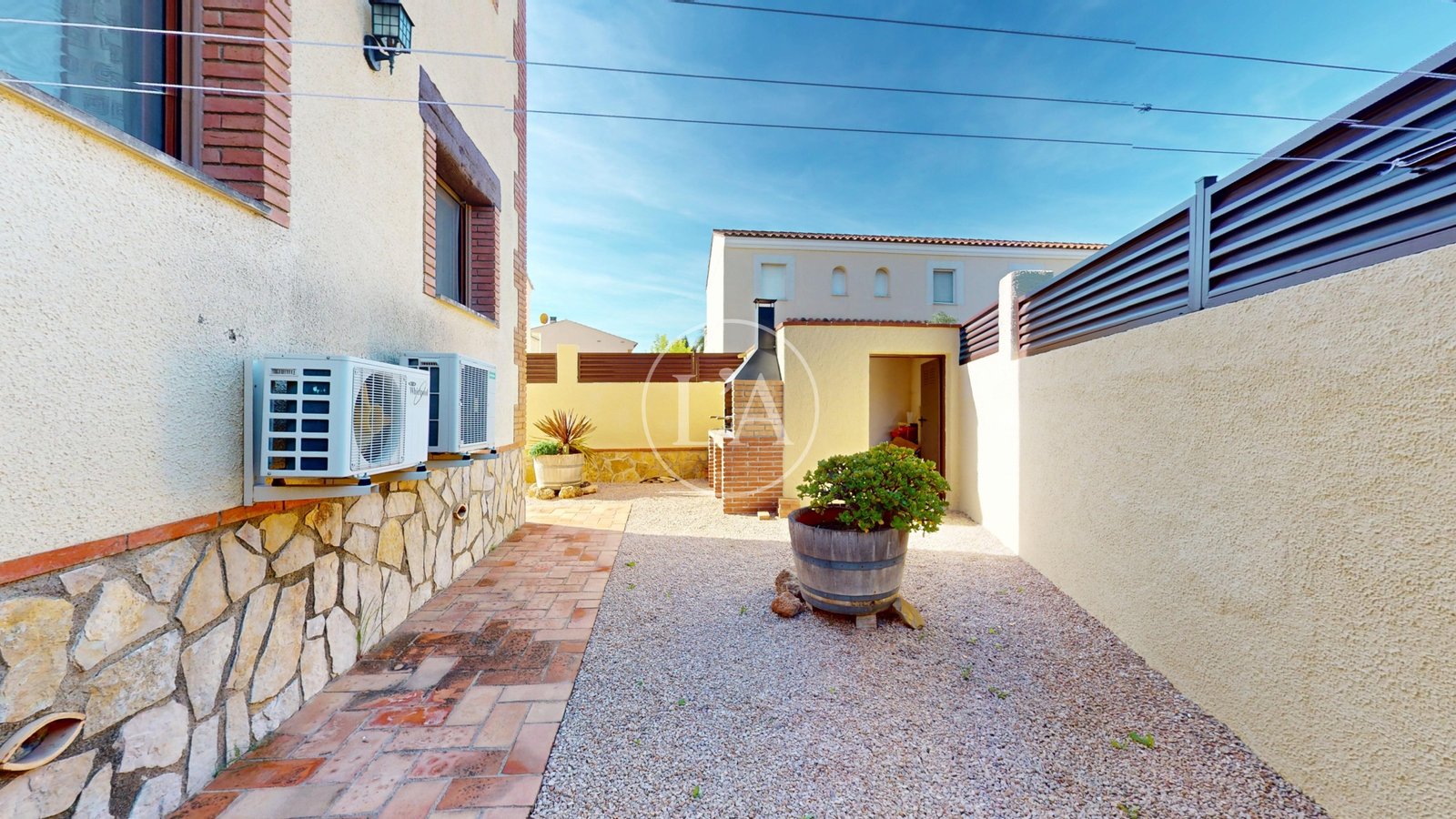 Casa con piscina y licencia turística compresores split