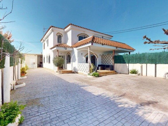 Casa pareada en venta en Mainou principal