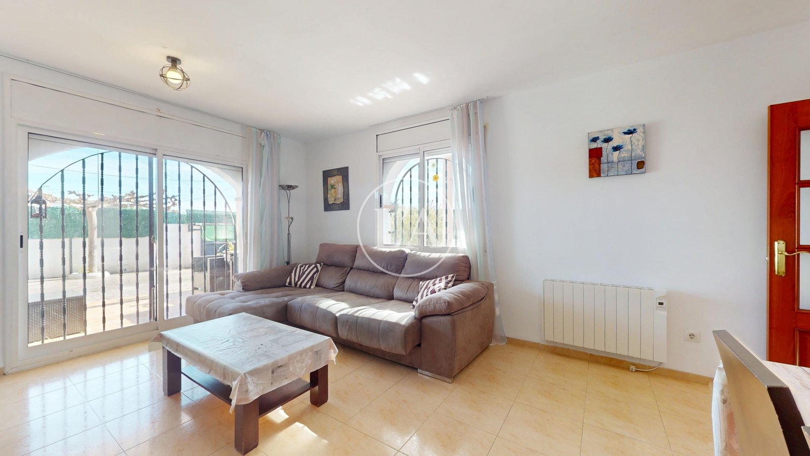 Casa pareada en venta en Mainou muebles salón