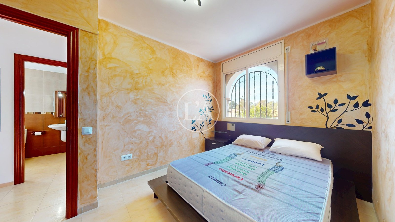 Casa pareada en venta en Mainou cama habitación