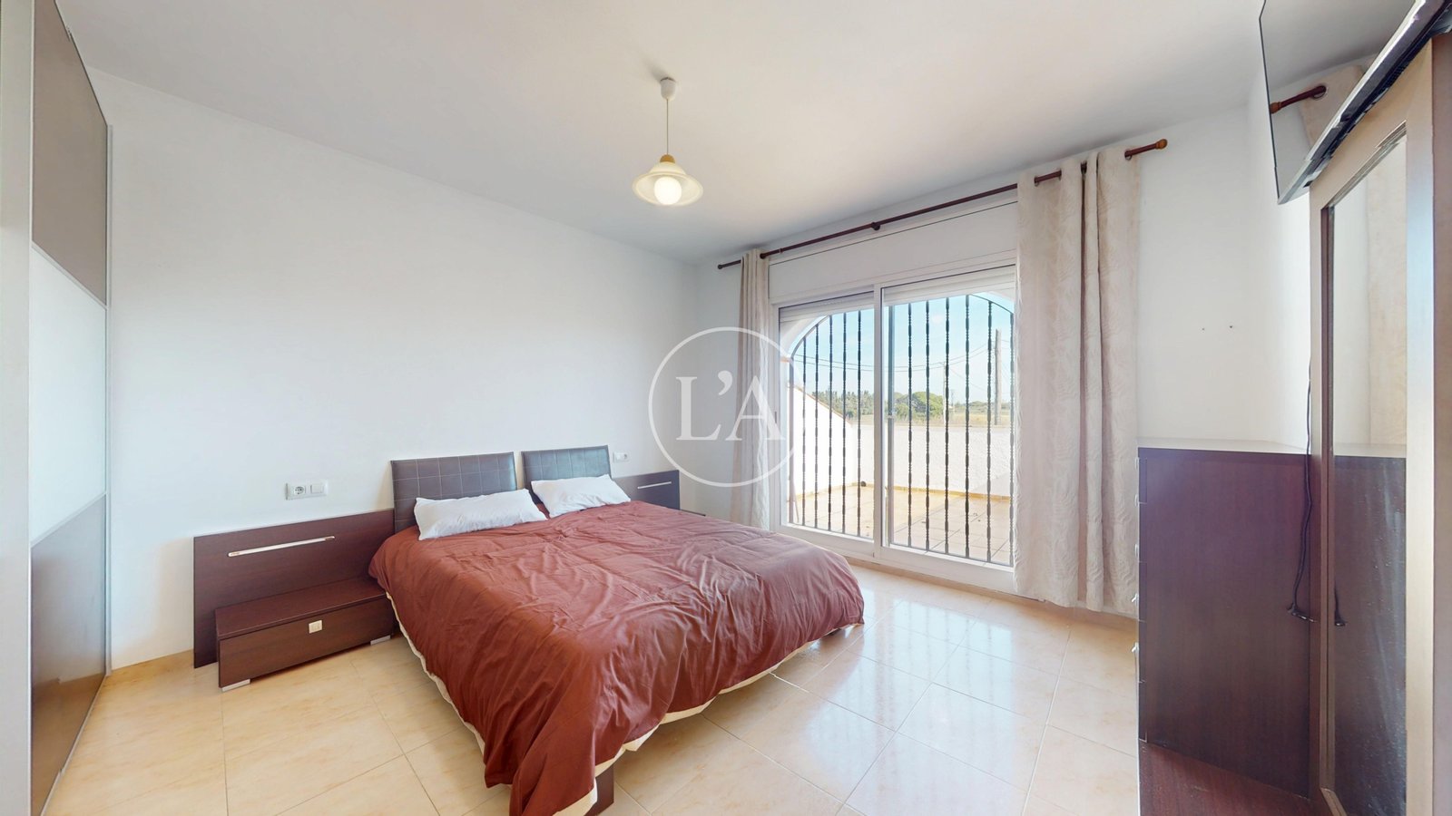 Casa pareada en venta en Mainou suite detalles