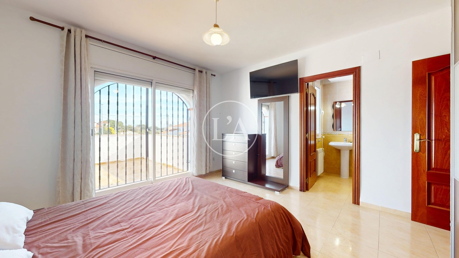 Casa pareada en venta en Mainou suite terraza