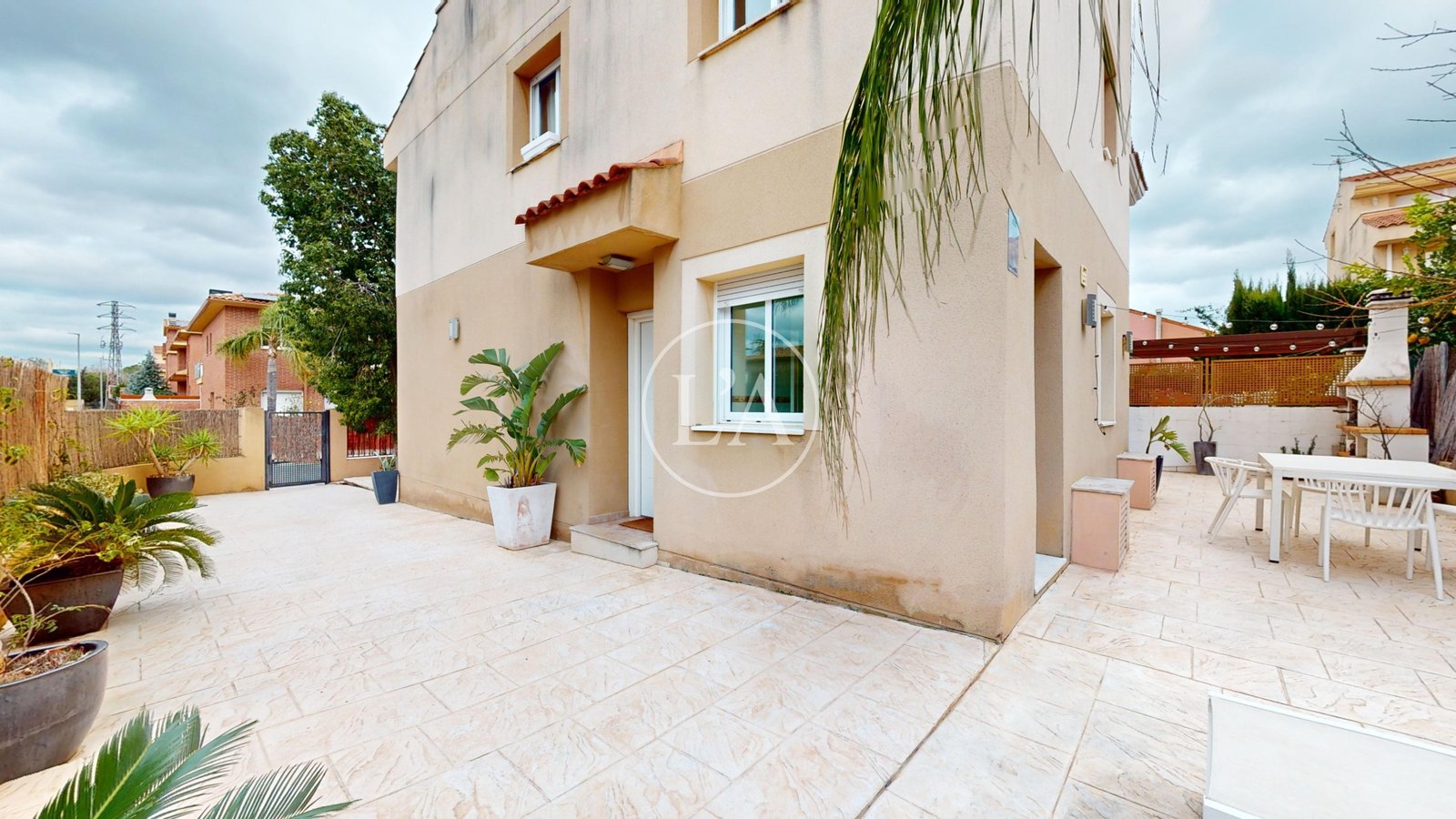 Casa pareada en Vilafortuny entrada