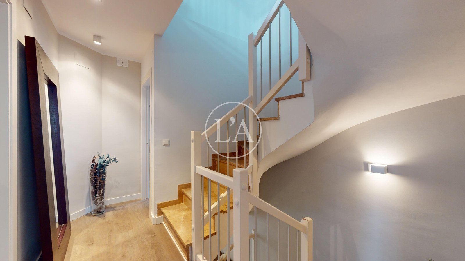 Casa pareada en Vilafortuny escaleras