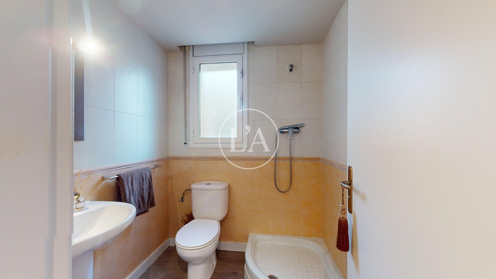 Casa pareada en Vilafortuny baño completo