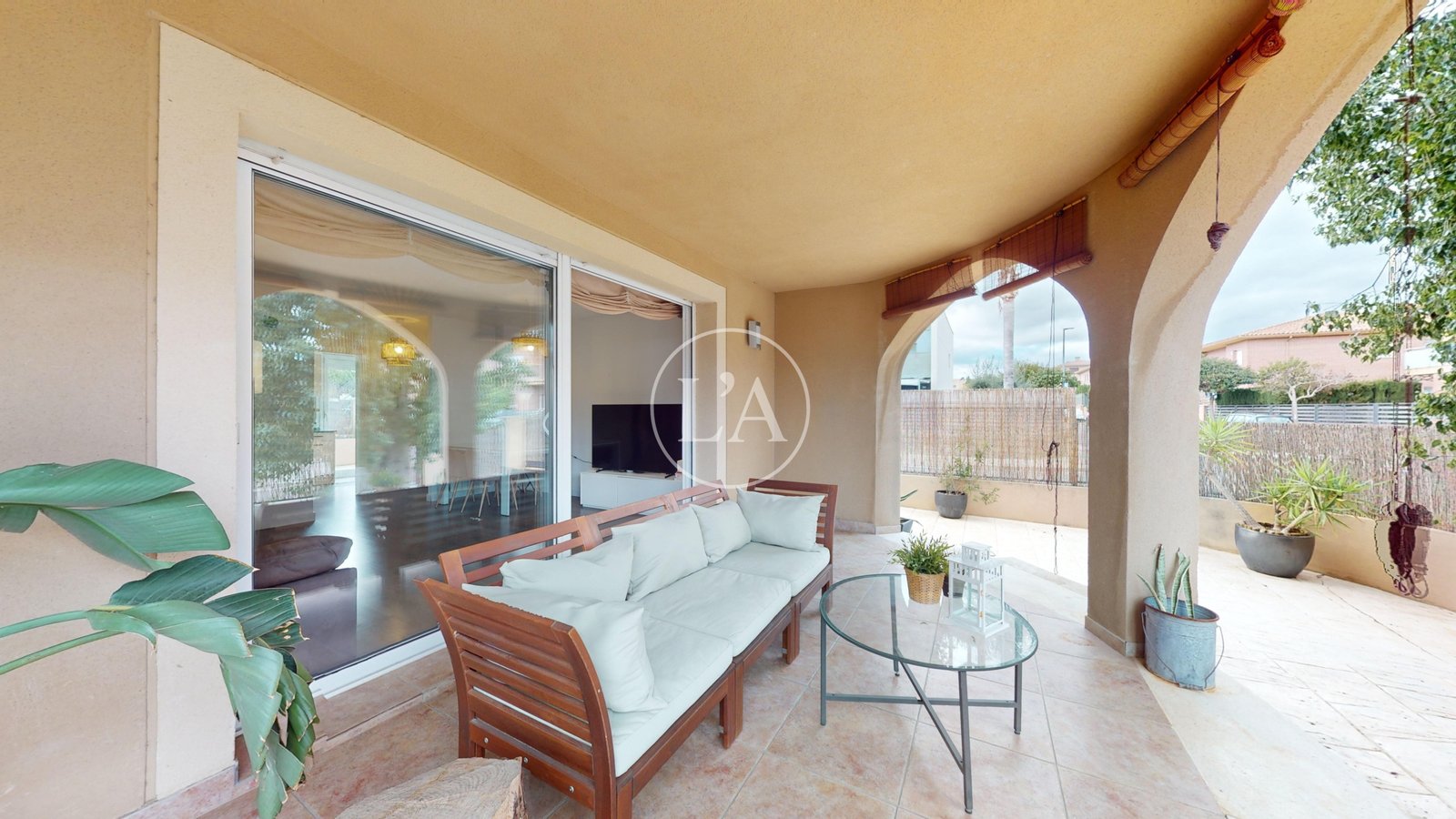 Casa pareada en Vilafortuny sofa porche