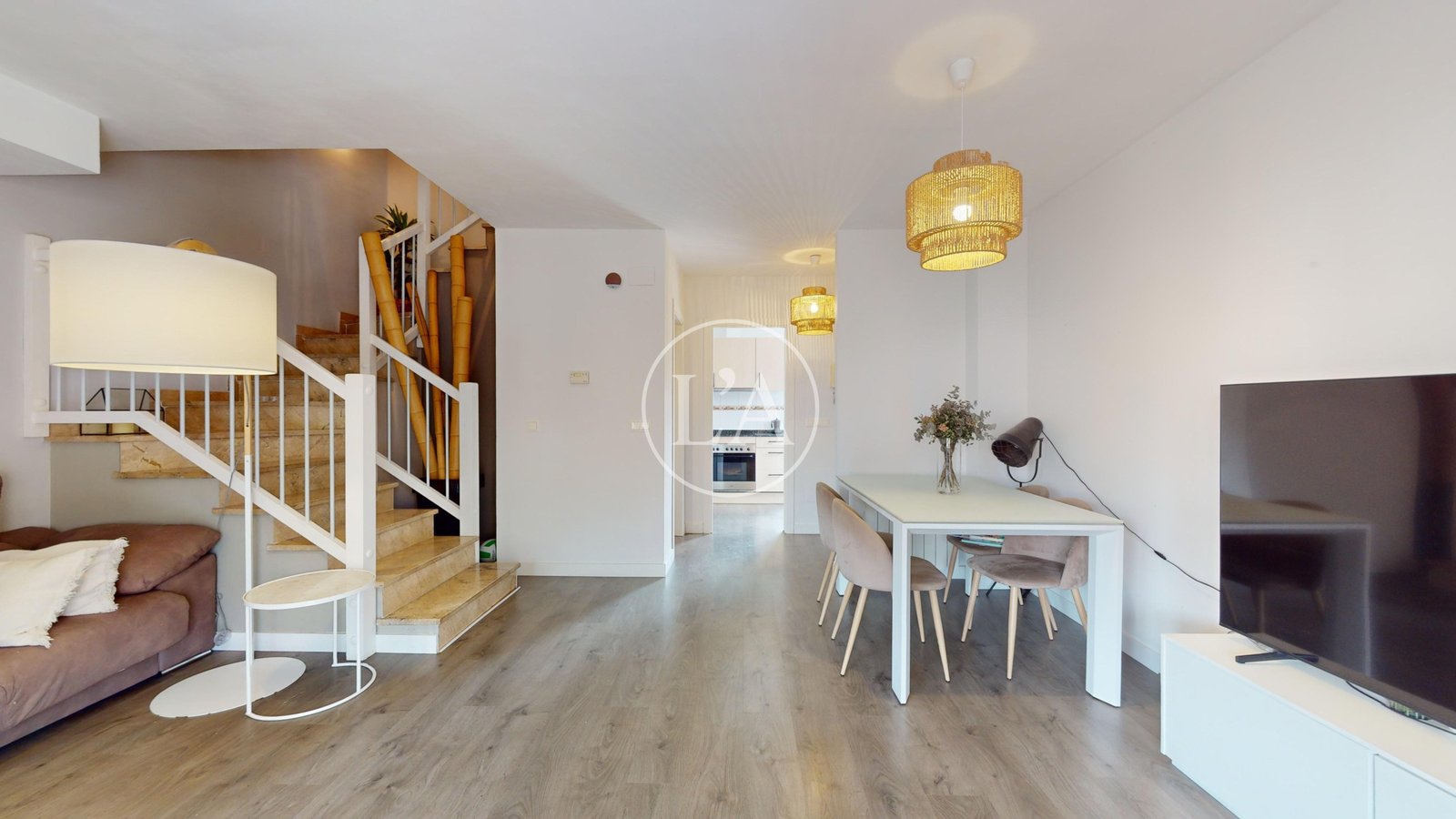 Casa pareada en Vilafortuny detalles comedor