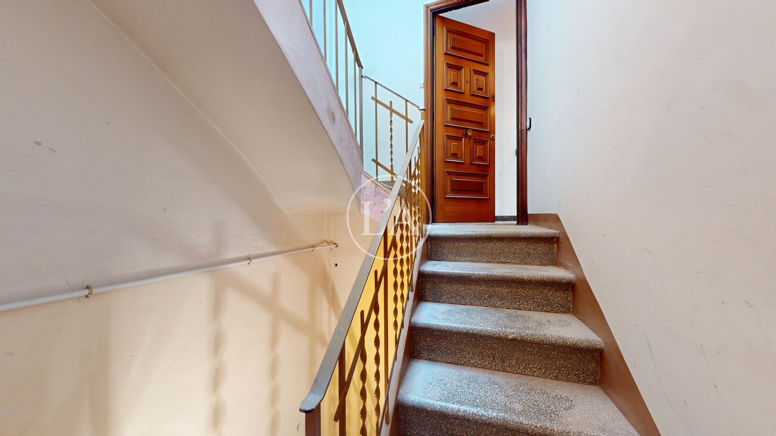 Edificio Reus Calle Llovera escalera 2
