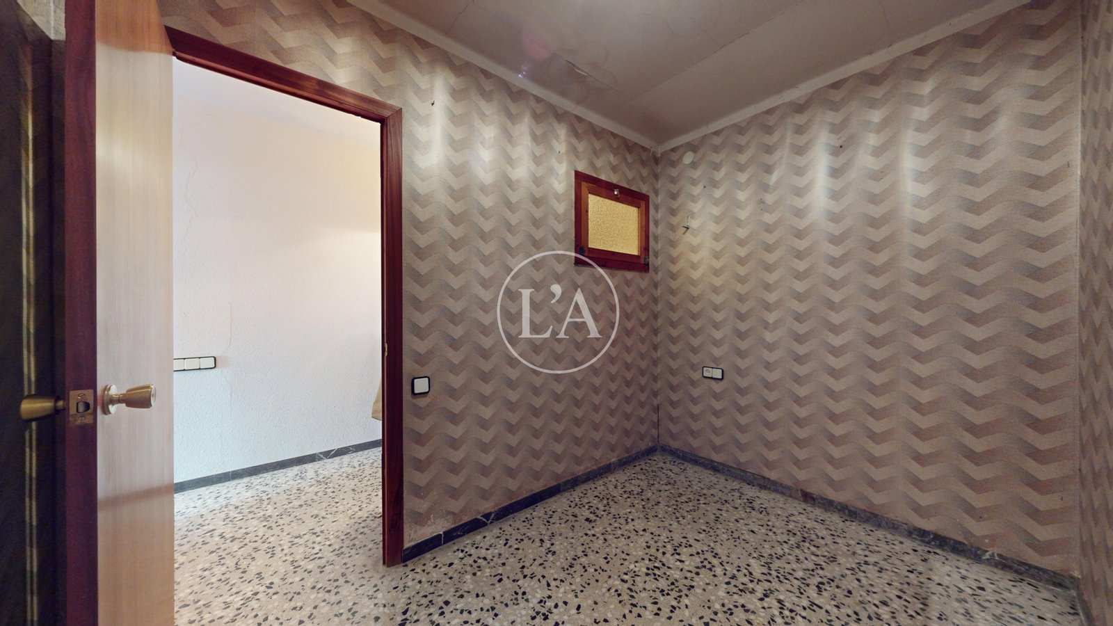 Edificio Reus Calle Llovera tercera planta habitación interior