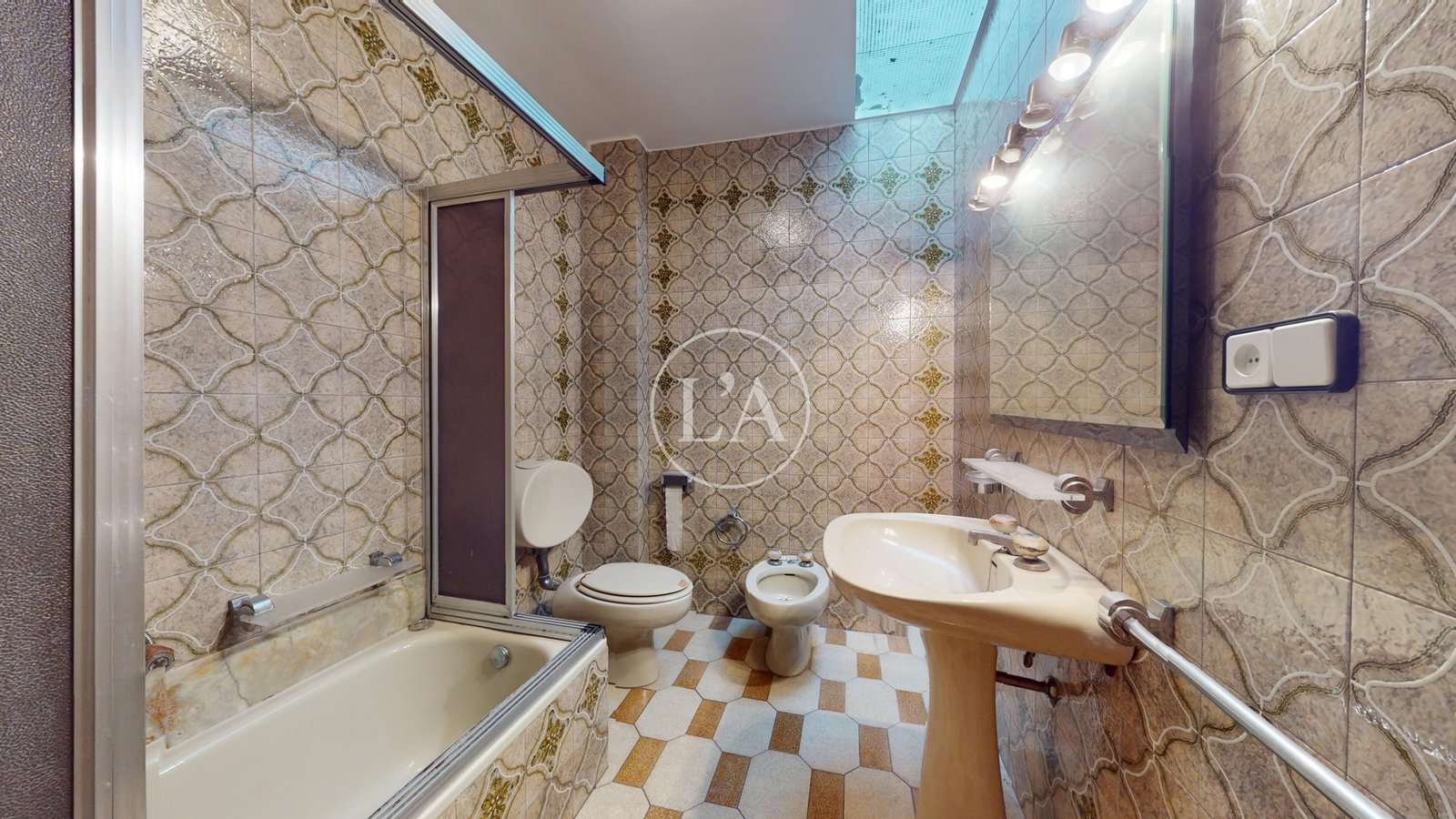 Edificio Reus Calle Llovera tercera planta baño
