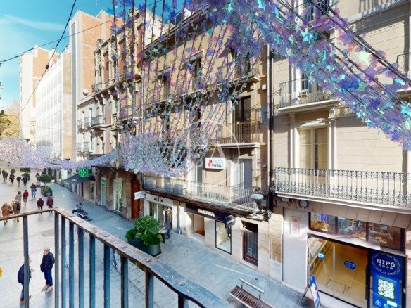 Edificio Reus Calle Llovera vistas