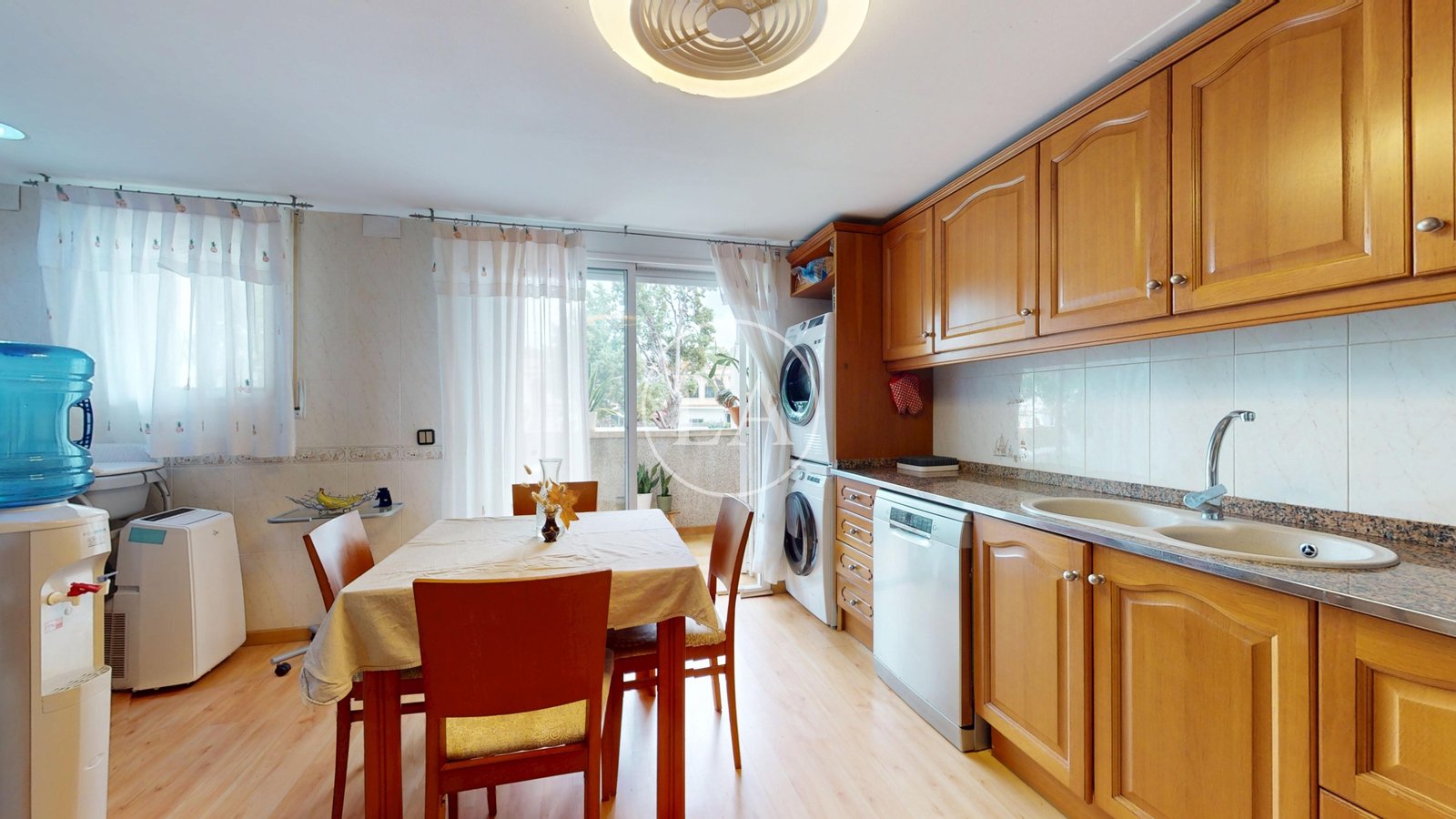 Piso en Nou Cambrils mesa cocina