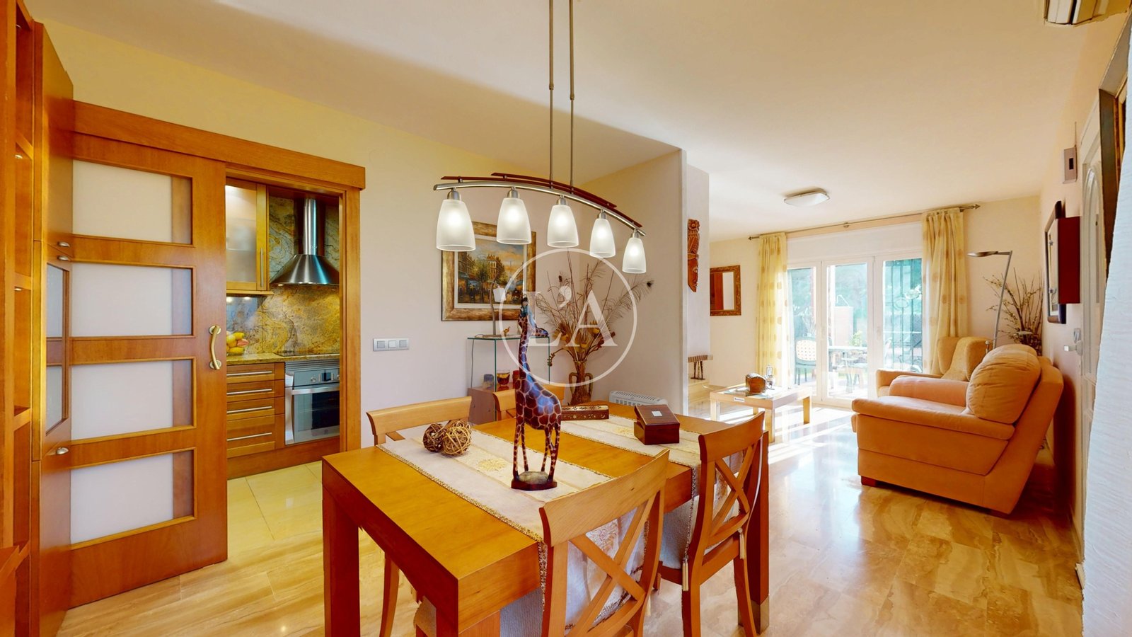 Casa pareada Cambrils Mediterrani entrada cocina