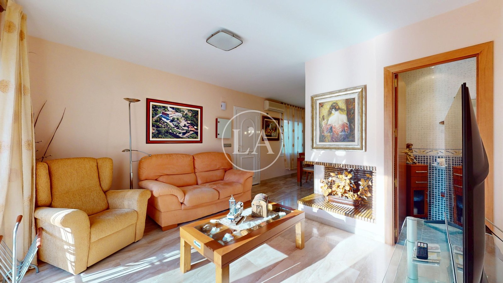 Casa pareada Cambrils Mediterrani sofás salón