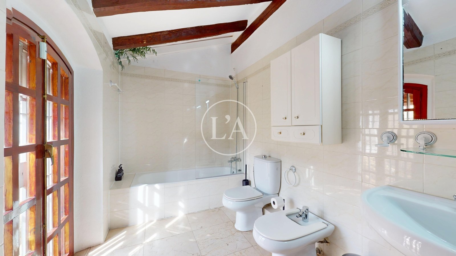 Casa Cambrils licencia turística suite bañera