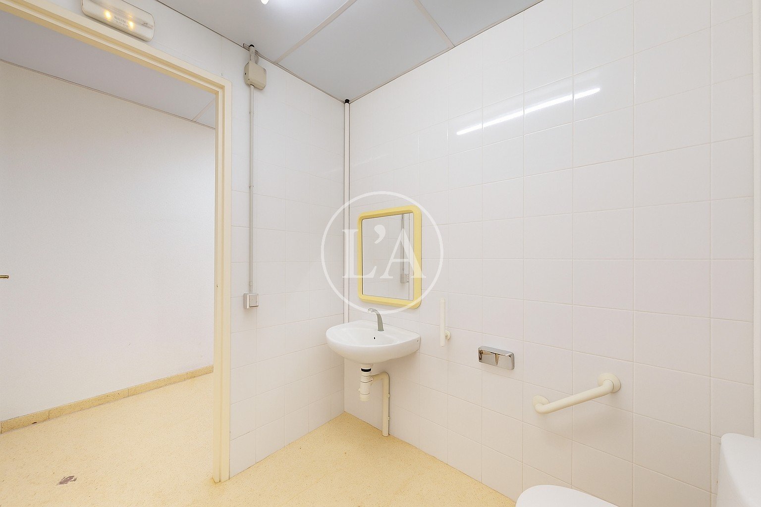 Local comercial Cambrils en alquiler baño grande