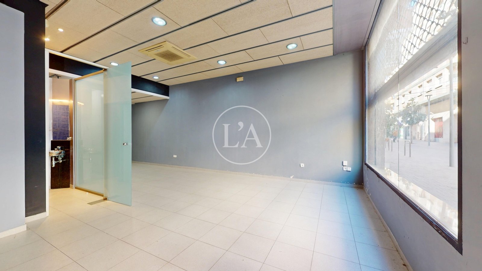 Local comercial en el Puerto de Cambrils entrada