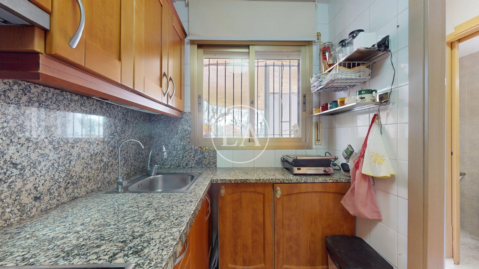 Casa Cambrils Mediterrani ventana cocina